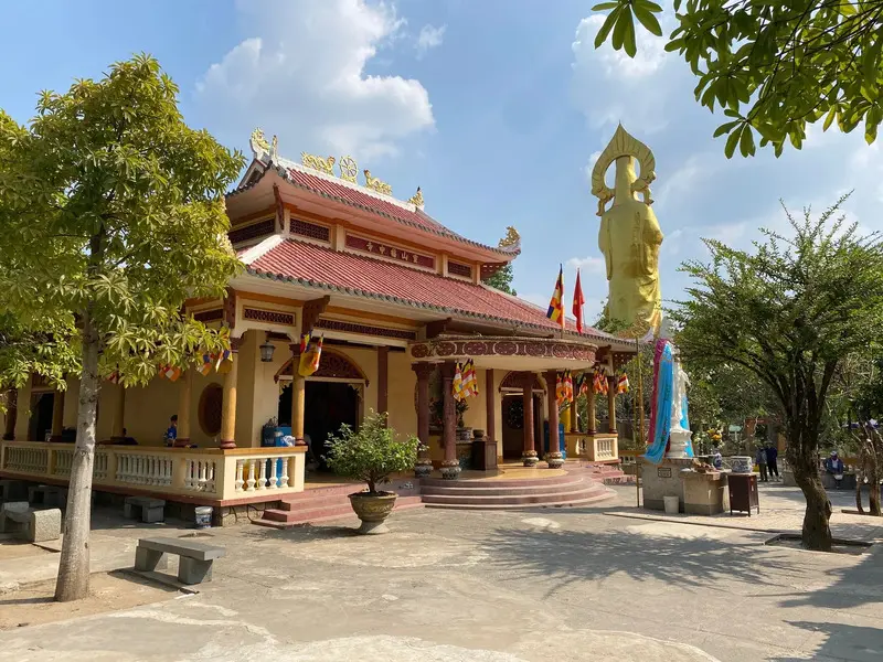 Gh&eacute; Quần thể ch&ugrave;a B&agrave; Đen kh&aacute;m ph&aacute; hệ thống tự viện đầy ấn tượng 6