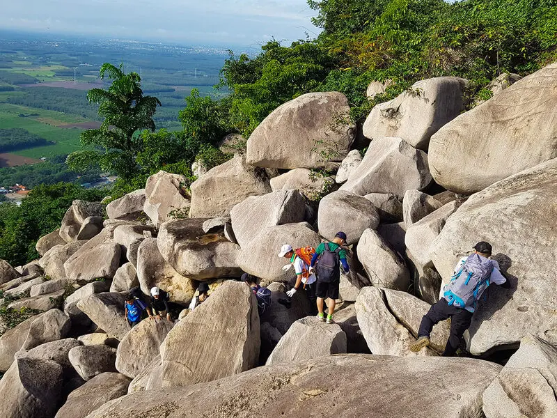 H&agrave;nh tr&igrave;nh Trekking n&uacute;i B&agrave; Đen với v&ocirc; v&agrave;n cung bậc cảm x&uacute;c 10