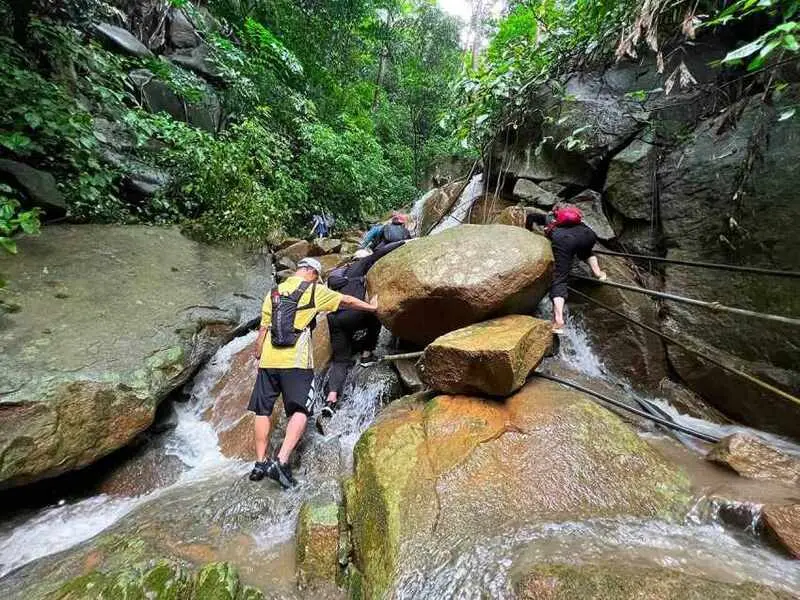 H&agrave;nh tr&igrave;nh Trekking n&uacute;i B&agrave; Đen với v&ocirc; v&agrave;n cung bậc cảm x&uacute;c 7