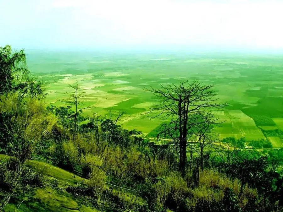 Hồ N&uacute;i Đ&aacute; T&acirc;y Ninh, vi&ecirc;n ngọc b&iacute;ch xanh ng&aacute;t giữa l&ograve;ng thung lũng 7