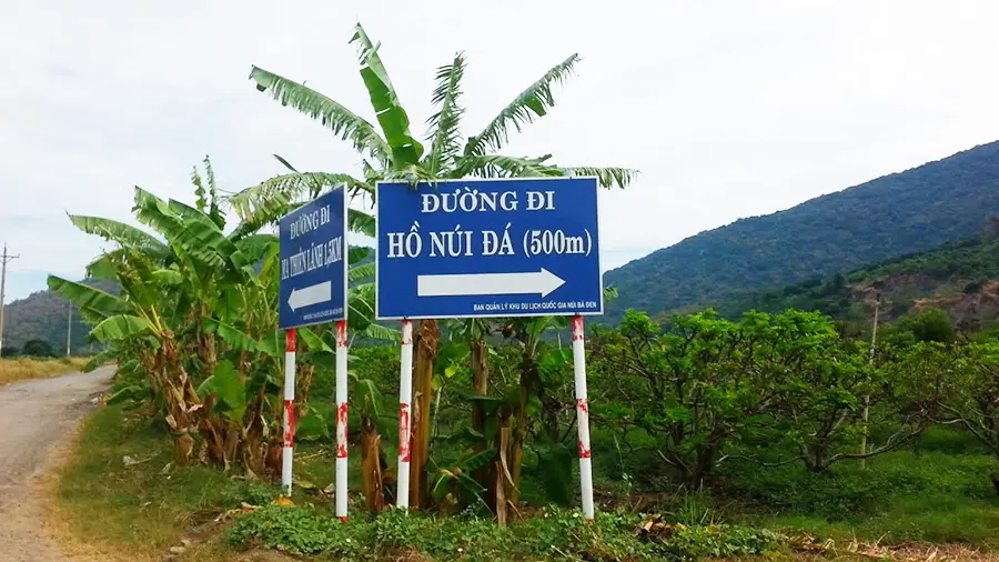 Hồ N&uacute;i Đ&aacute; T&acirc;y Ninh, vi&ecirc;n ngọc b&iacute;ch xanh ng&aacute;t giữa l&ograve;ng thung lũng 5