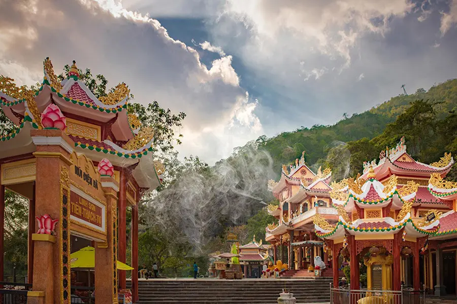 Kh&aacute;m ph&aacute; n&oacute;c nh&agrave; Nam Bộ mang t&ecirc;n N&uacute;i B&agrave; Đen T&acirc;y Ninh 9