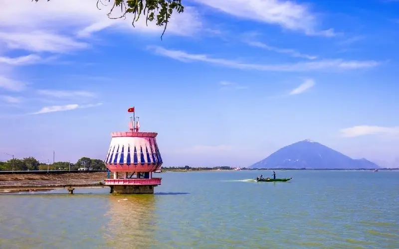 Tham quan Hồ Dầu Tiếng T&acirc;y Ninh, chi&ecirc;m ngưỡng vẻ đẹp hoang sơ 2