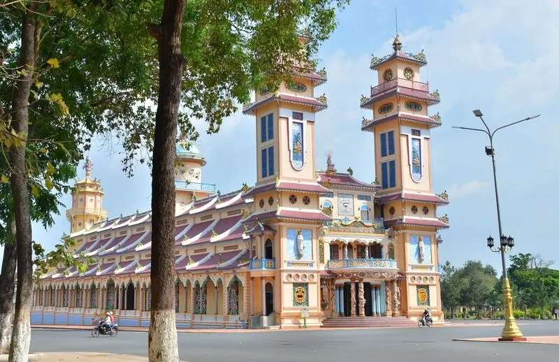 T&ograve;a Th&aacute;nh T&acirc;y Ninh v&agrave; kh&ocirc;ng gian t&iacute;n ngưỡng độc đ&aacute;o của đạo Cao Đ&agrave;i 2