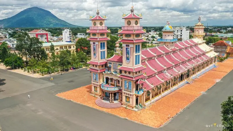 T&ograve;a Th&aacute;nh T&acirc;y Ninh v&agrave; kh&ocirc;ng gian t&iacute;n ngưỡng độc đ&aacute;o của đạo Cao Đ&agrave;i 7