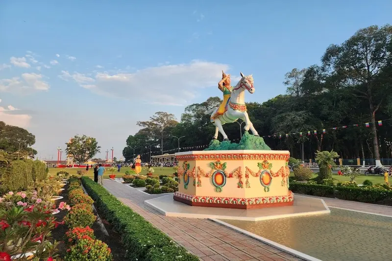 T&ograve;a Th&aacute;nh T&acirc;y Ninh v&agrave; kh&ocirc;ng gian t&iacute;n ngưỡng độc đ&aacute;o của đạo Cao Đ&agrave;i 12