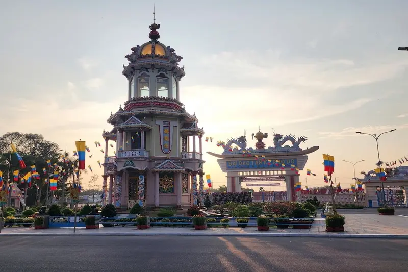 T&ograve;a Th&aacute;nh T&acirc;y Ninh v&agrave; kh&ocirc;ng gian t&iacute;n ngưỡng độc đ&aacute;o của đạo Cao Đ&agrave;i 11