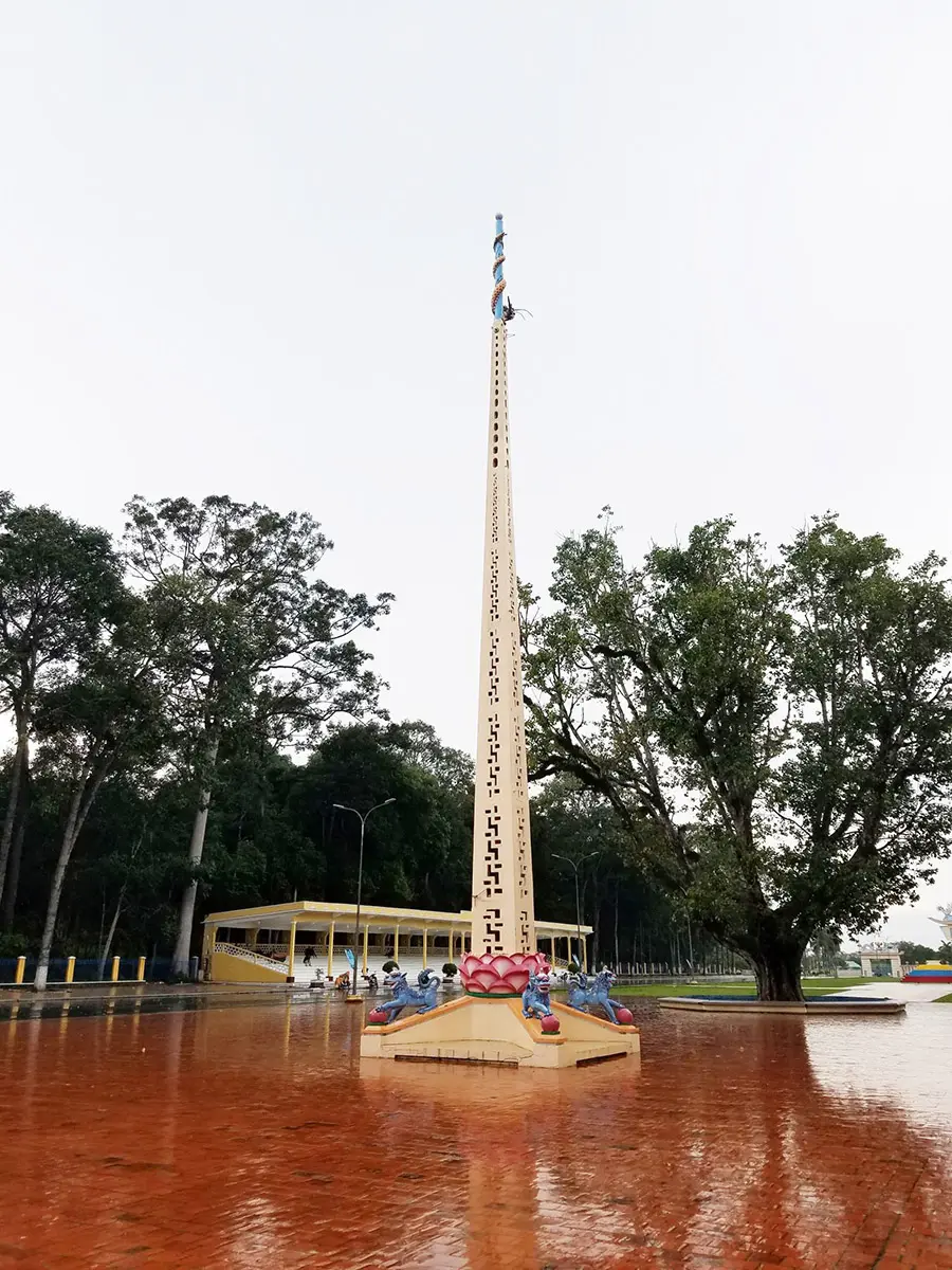 T&ograve;a Th&aacute;nh T&acirc;y Ninh v&agrave; kh&ocirc;ng gian t&iacute;n ngưỡng độc đ&aacute;o của đạo Cao Đ&agrave;i 13