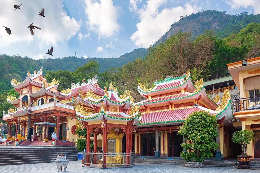 Top địa điểm du lịch t&acirc;m linh ở T&acirc;y Ninh đặc sắc nhất 5