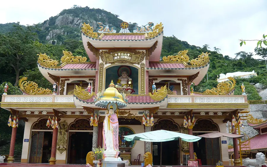 Top địa điểm du lịch t&acirc;m linh ở T&acirc;y Ninh đặc sắc nhất 9
