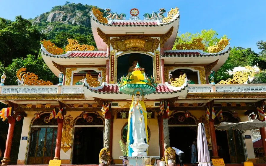 Viếng thăm Điện B&agrave; Linh Sơn Th&aacute;nh Mẫu nổi tiếng linh thi&ecirc;ng tại T&acirc;y Ninh 4