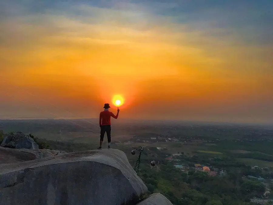 Hành trình Trekking núi Bà Đen với vô vàn cung bậc cảm xúc