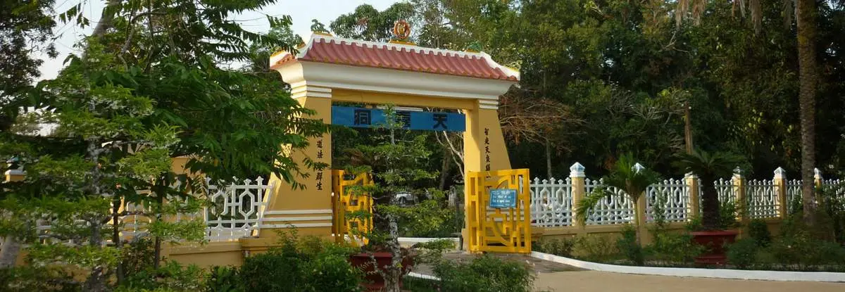 Trí Huệ Cung với kiến trúc hình lập phương dành cho tín đồ đạo Cao Đài