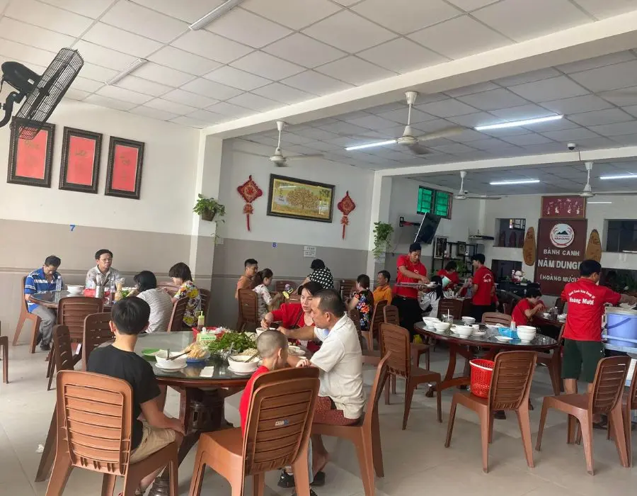 B&aacute;nh canh Trảng B&agrave;ng Năm Dung Ho&agrave;ng Mười ngon đ&uacute;ng điệu 2
