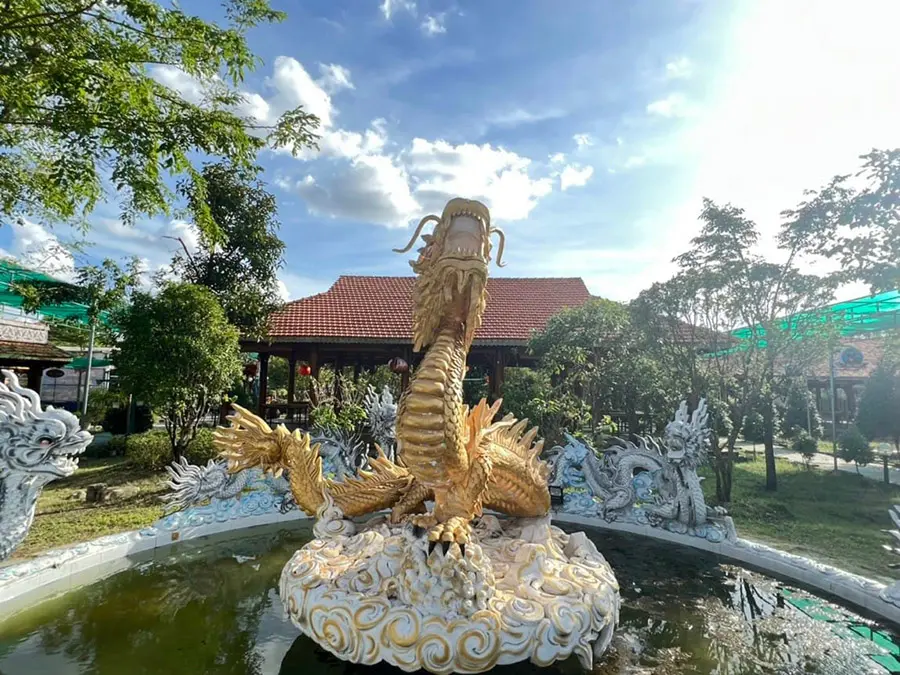Gh&eacute; B&ograve; Tơ S&aacute;u T&acirc;m d&ugrave;ng bữa trong kh&ocirc;ng gian sinh th&aacute;i m&aacute;t l&agrave;nh 3