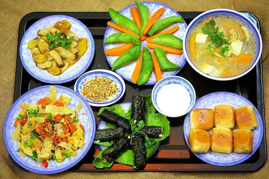 Gh&eacute; B&ograve; Tơ S&aacute;u T&acirc;m d&ugrave;ng bữa trong kh&ocirc;ng gian sinh th&aacute;i m&aacute;t l&agrave;nh 10