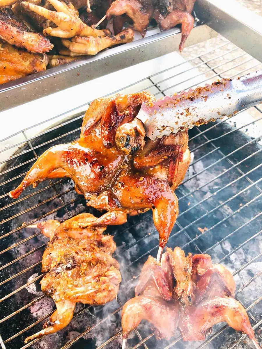 Gh&eacute; qu&aacute;n xi&ecirc;n que nướng d&igrave; Thu thưởng thức xi&ecirc;n que ngon bổ rẻ 7