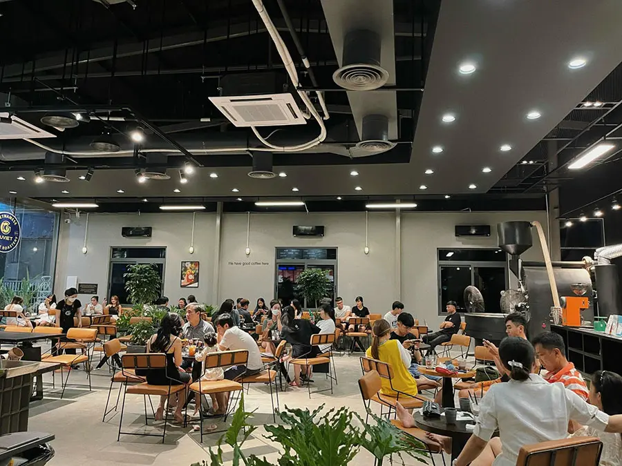 Gu Việt Roastery, trải nghiệm kh&ocirc;ng gian hiện đại đầy ph&aacute; c&aacute;ch 4