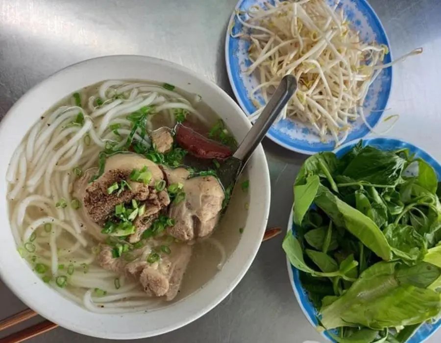 Hương vị B&aacute;nh canh Trảng B&agrave;ng b&eacute; Năm T&acirc;y Ninh th&acirc;n thuộc 5