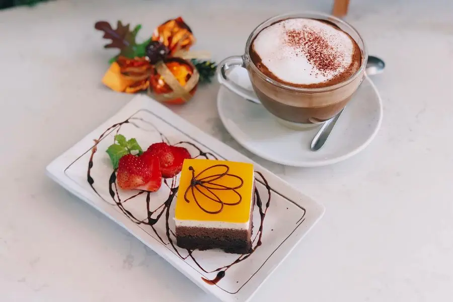 Le Petit Coffee, không gian thưởng thức cà phê bánh ngọt phong cách châu Âu 4