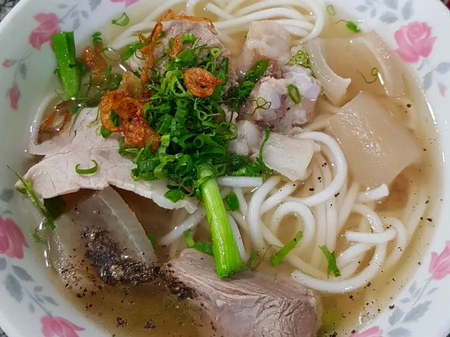 M&ecirc; mẩn B&aacute;nh canh Trảng B&agrave;ng &Uacute;t Thi&ecirc;n với hương vị thơm ngon 4