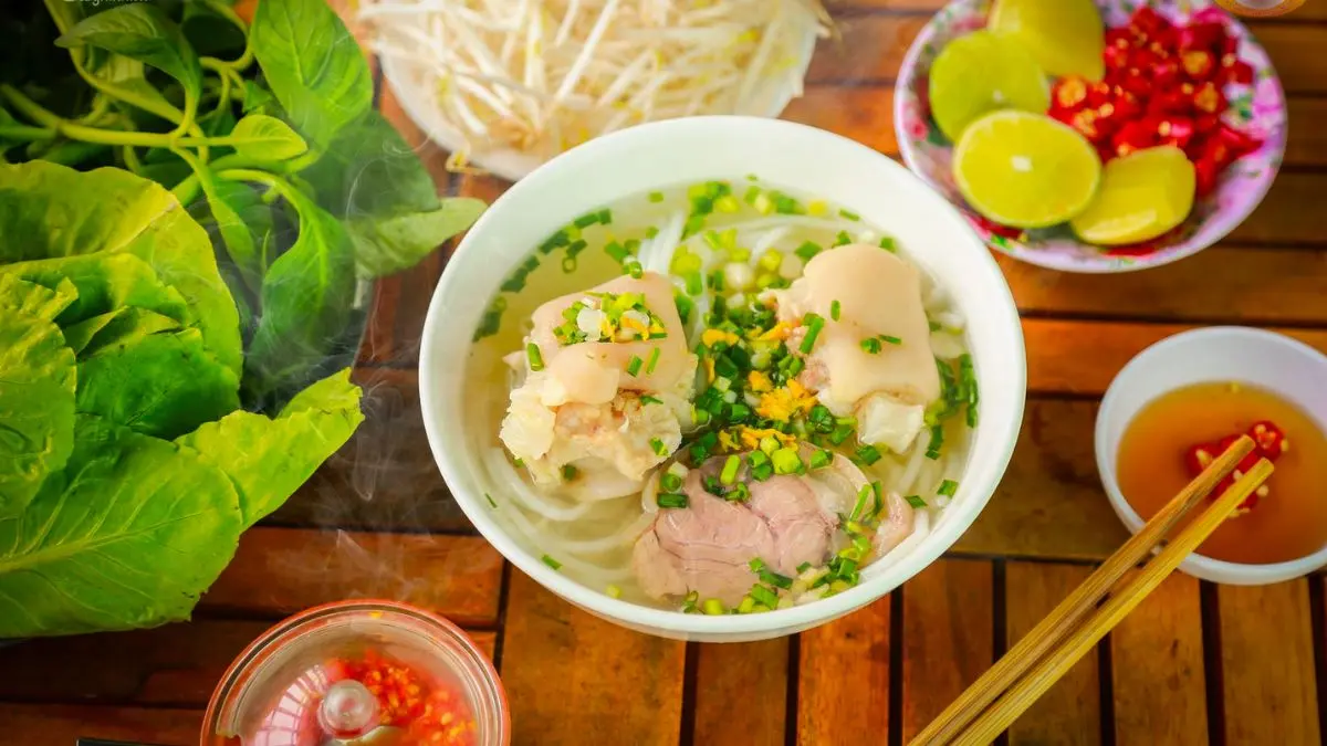 Ghé Bánh canh Trảng Bàng Hoàng Minh thưởng thức đặc sản Tây Ninh đúng điệu
