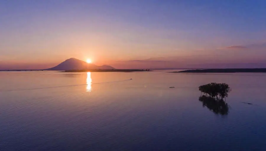 Lang thang T&acirc;y Ninh kh&aacute;m ph&aacute; vẻ đẹp thanh b&igrave;nh của miền qu&ecirc; đầy nắng gi&oacute; 6