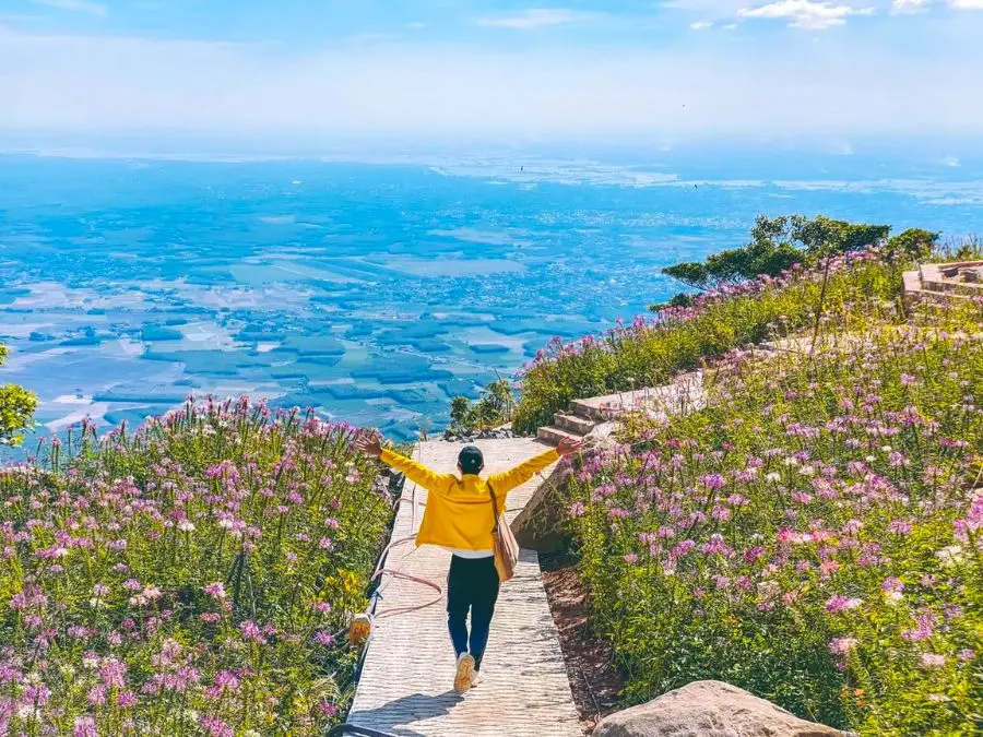 Sống ảo tr&ecirc;n n&uacute;i B&agrave; Đen c&ugrave;ng 4 địa điểm chụp ảnh cực đẹp 3
