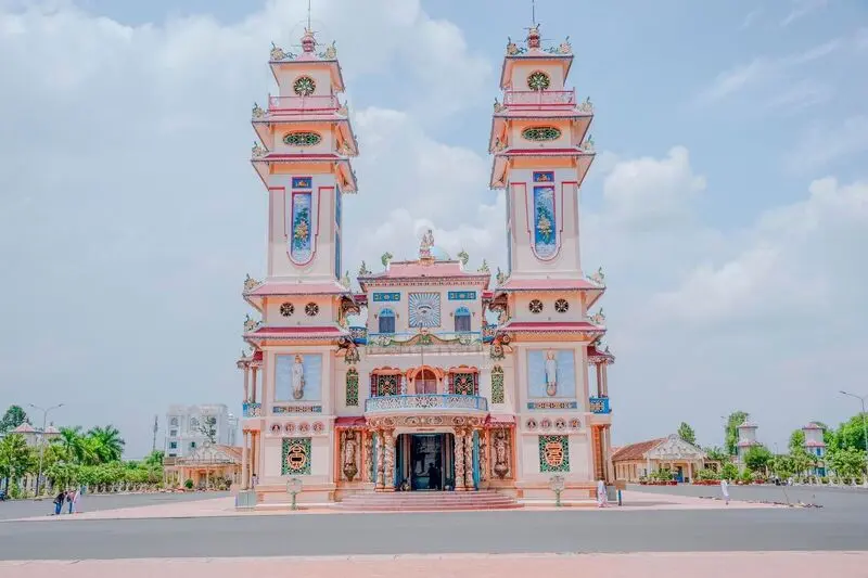 Tòa thánh Tây Ninh, không gian tâm linh mang vẻ đẹp huyền bí 2