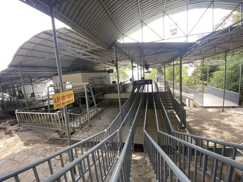 Trải nghiệm M&aacute;ng trượt n&uacute;i B&agrave; Đen d&agrave;i gần 2km 4