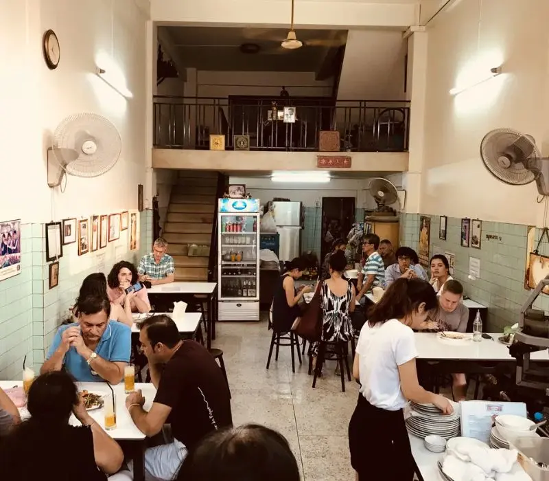 Raan Jay Fai, h&agrave;nh tr&igrave;nh từ đường phố đến danh vọng sao Michelin 3
