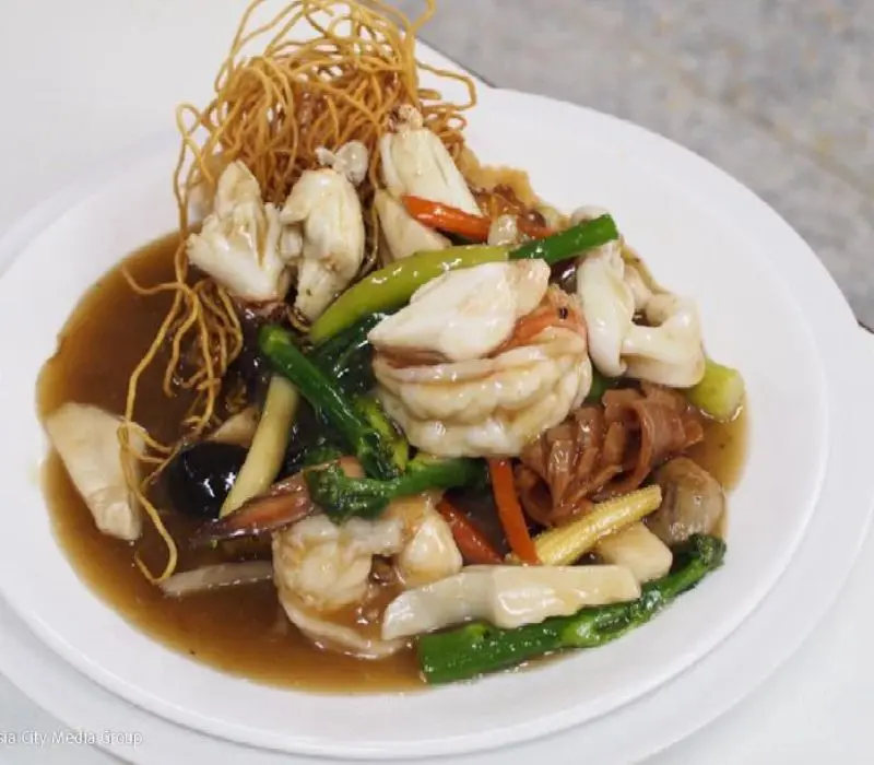 Raan Jay Fai, h&agrave;nh tr&igrave;nh từ đường phố đến danh vọng sao Michelin 8