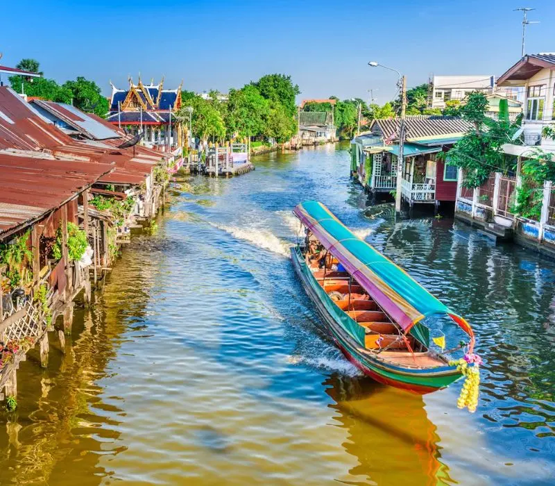 Có một Thonburi yên bình nép mình bên bờ tây sông nước
