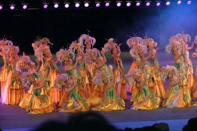 Alcazar Show du lịch vòng quanh thế giới chỉ với nghệ thuật 3