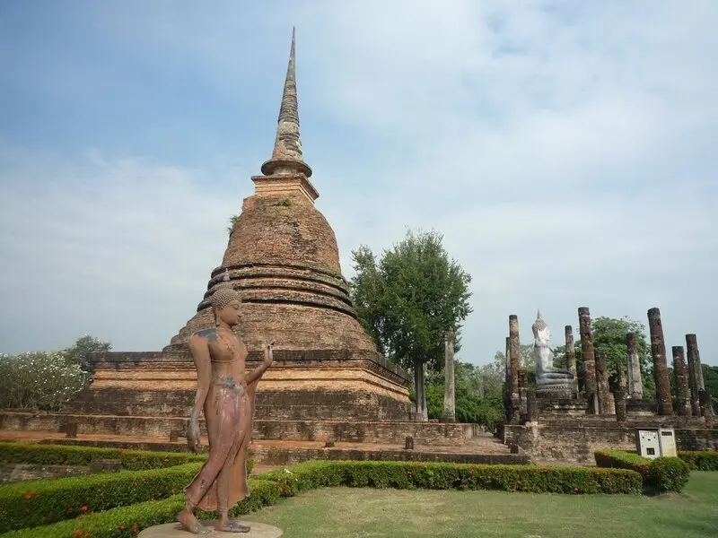 Cố đ&ocirc; Sukhothai nơi đ&oacute;n b&igrave;nh minh của hạnh ph&uacute;c tại Th&aacute;i Lan 6