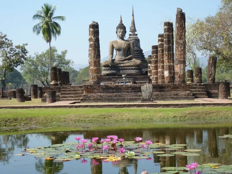 Cố đ&ocirc; Sukhothai nơi đ&oacute;n b&igrave;nh minh của hạnh ph&uacute;c tại Th&aacute;i Lan 2
