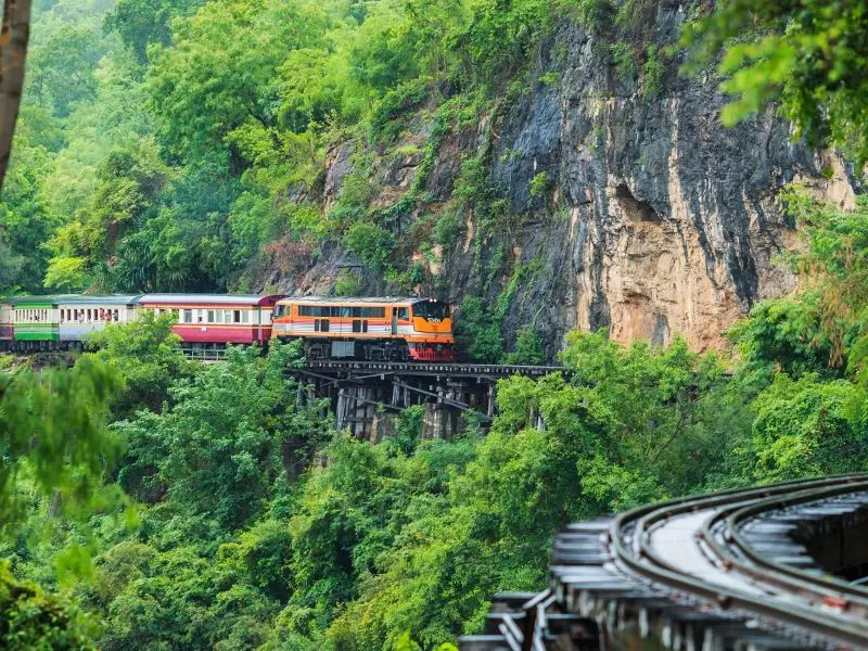 Du lịch Kanchanaburi đầy thơ mộng n&eacute;p m&igrave;nh b&ecirc;n d&ograve;ng Kwai 6