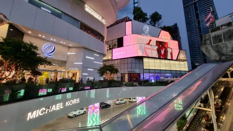 Mua sắm tại EmQuartier, trung t&acirc;m thương mại sầm uất bậc nhất Bangkok 10