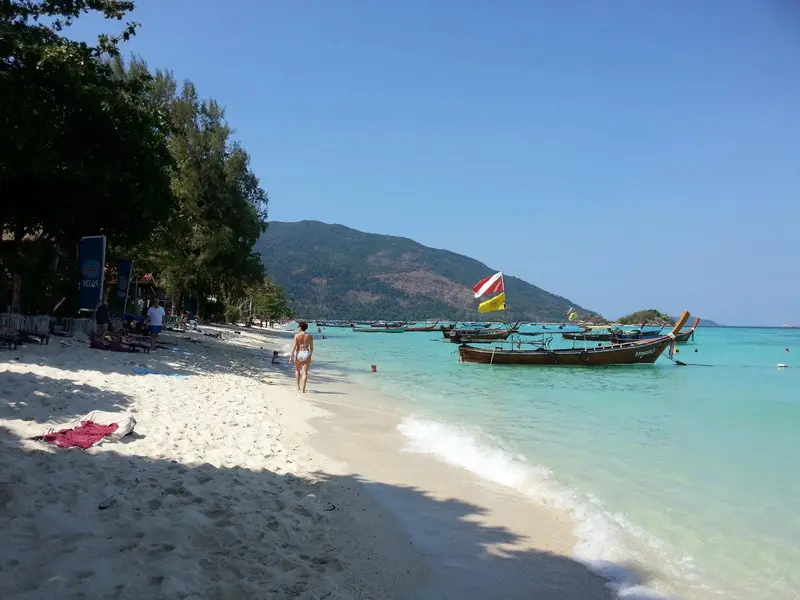 Thi&ecirc;n đường biển Koh Lipe với mặt nước xanh như ngọc tại Th&aacute;i Lan 5