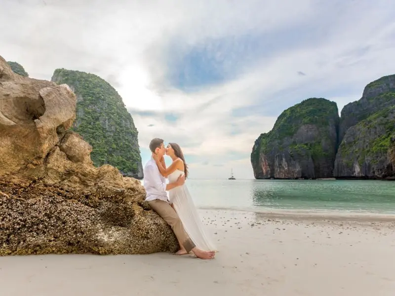 Vịnh Maya: B&atilde;i biển đẹp m&ecirc; hồn tại Th&aacute;i Lan nổi tiếng tr&ecirc;n thế giới 6