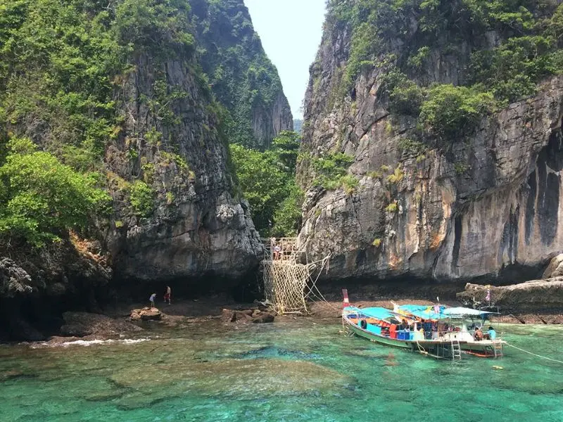 Vịnh Maya: B&atilde;i biển đẹp m&ecirc; hồn tại Th&aacute;i Lan nổi tiếng tr&ecirc;n thế giới 7