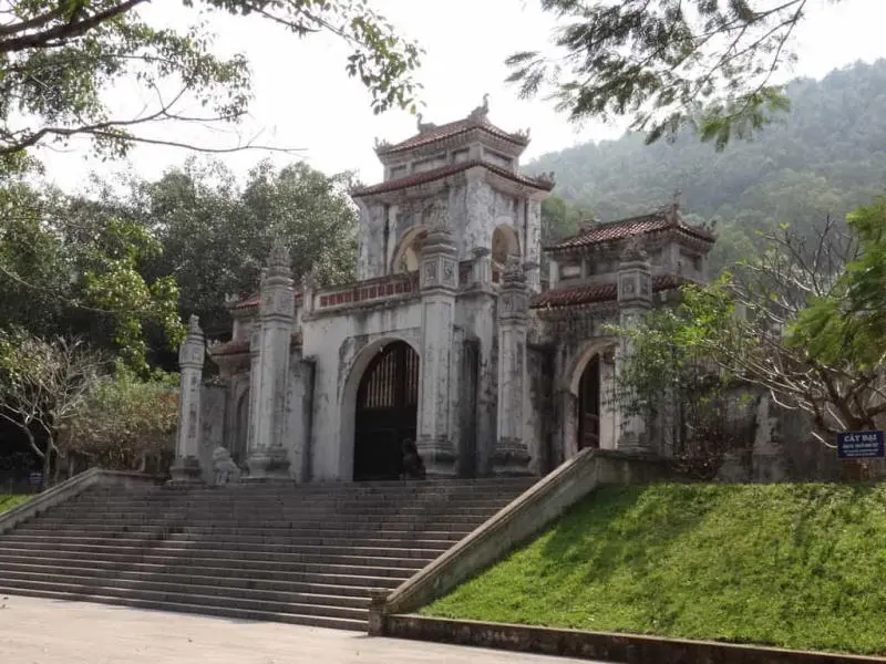 B&iacute; ẩn ng&ocirc;i đền B&agrave; Triệu hơn ng&agrave;n năm tuổi tại Thanh H&oacute;a 3