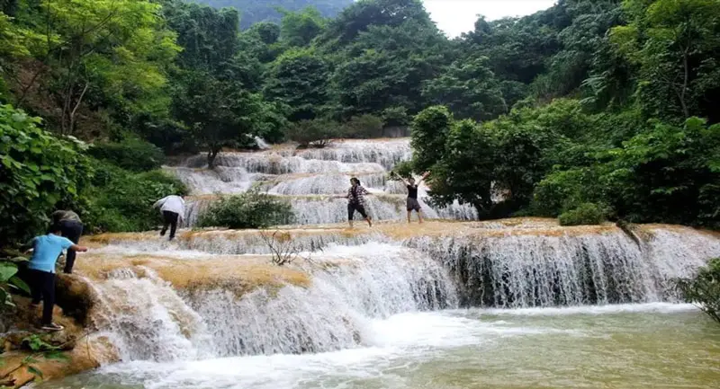 Kh&aacute;m ph&aacute; th&aacute;c Hi&ecirc;u P&ugrave; Lu&ocirc;ng với vẻ đẹp thi&ecirc;n nhi&ecirc;n h&ugrave;ng vĩ 3