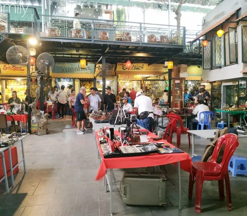 Cafe Chợ Đồ Cổ - Tìm về Sài Gòn một thời kỷ niệm đã qua