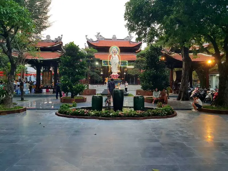 Chùa Sùng Đức, không gian Phật giáo tĩnh lặng giữa lòng thành phố
