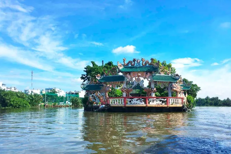 9 ng&ocirc;i ch&ugrave;a cầu duy&ecirc;n ở S&agrave;i G&ograve;n linh thi&ecirc;ng n&ecirc;n gh&eacute; một lần 7