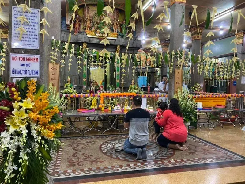 Ch&ugrave;a Ấn Độ, ng&ocirc;i ch&ugrave;a B&agrave; linh thi&ecirc;ng bậc nhất giữa S&agrave;i G&ograve;n 9