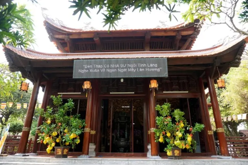 Ch&ugrave;a S&ugrave;ng Đức, kh&ocirc;ng gian Phật gi&aacute;o tĩnh lặng giữa l&ograve;ng th&agrave;nh phố 4