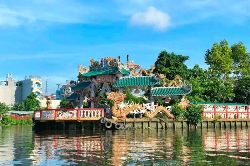 Có ngôi miếu nổi Gò Vấp bình yên giữa dòng sông Vàm Thuật 3