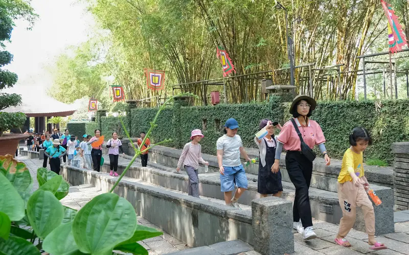 Đền Tưởng niệm c&aacute;c Vua H&ugrave;ng Quận 9 linh thi&ecirc;ng giữa l&ograve;ng S&agrave;i G&ograve;n 18